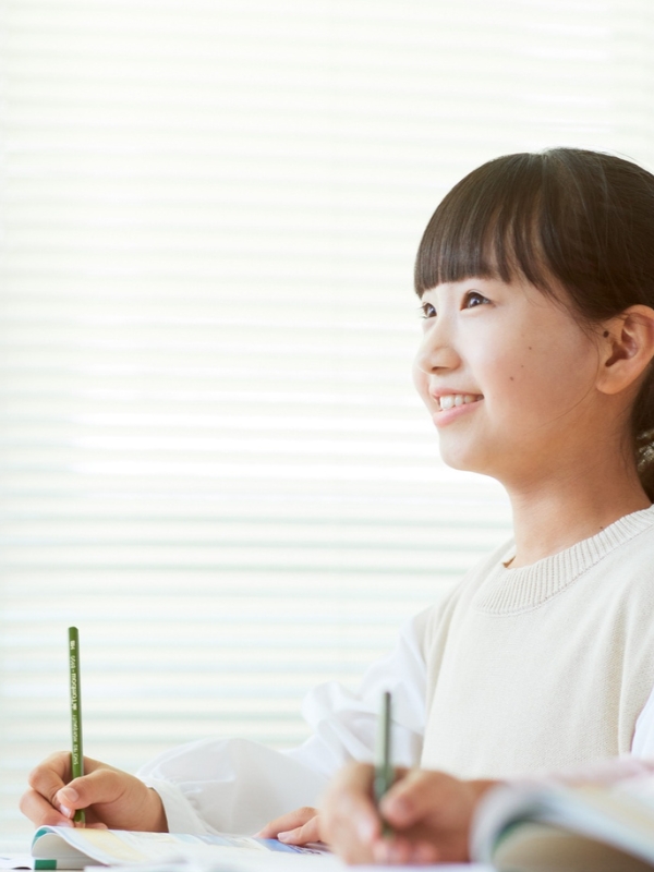 中学受験に向けて問題演習を行う手元